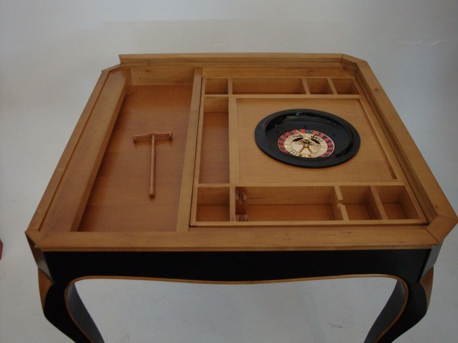 Invulgar Mesa de Jogo em madeira