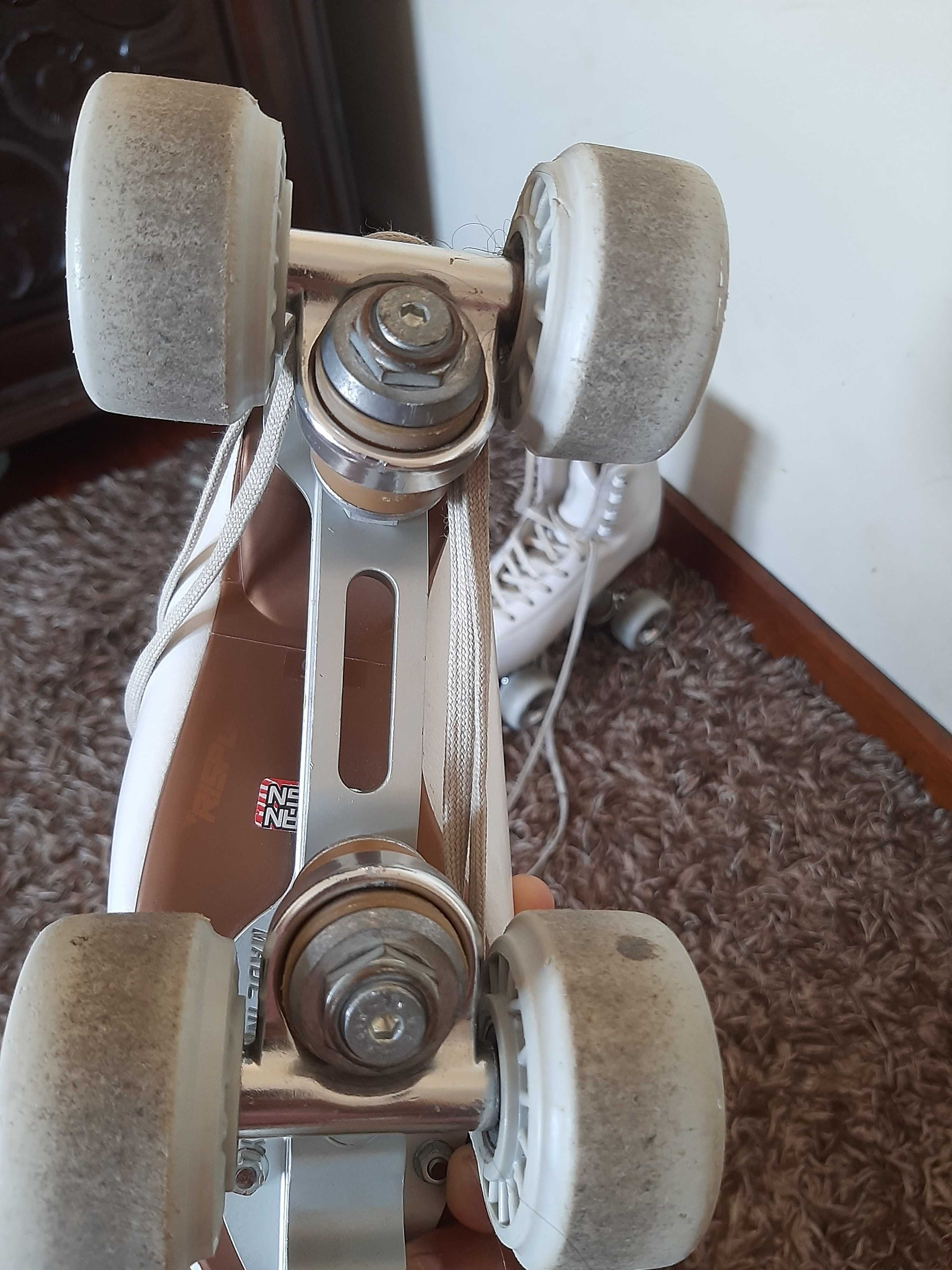 Patins patinagem artística.