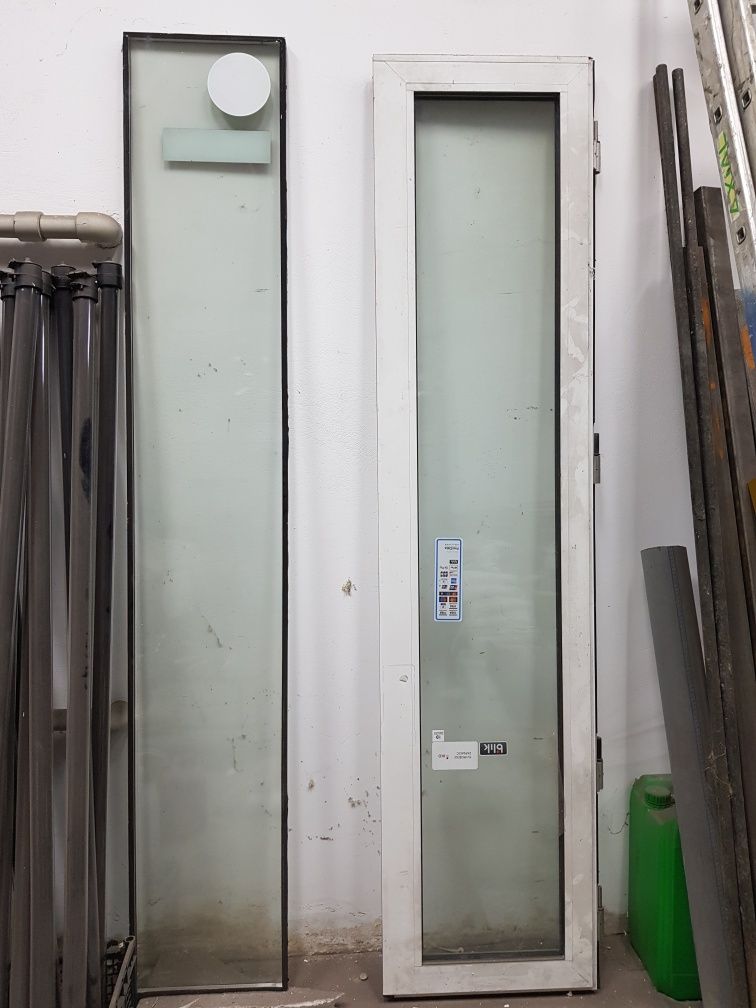 Drzwi aluminiowe dwu skrzydłowe   bardzo  ciężkie szyba klejona  białe