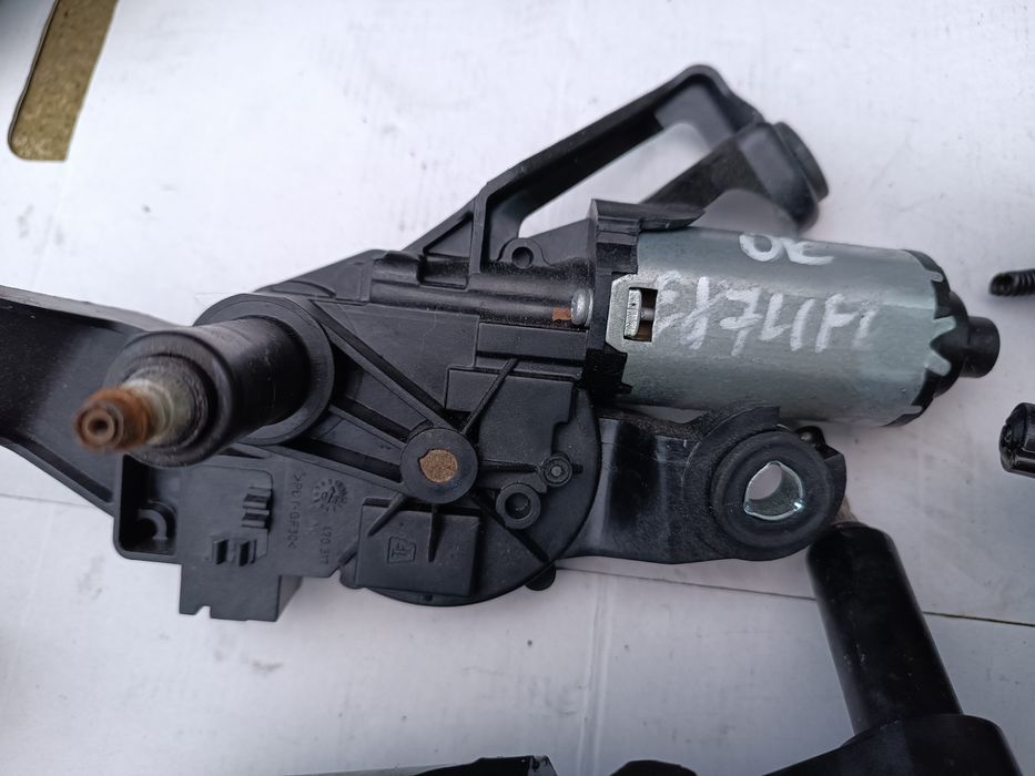 Моторчик заднього двірника, Склоочисника Bmw Е81,84,87,Е61,E90,91,f11,