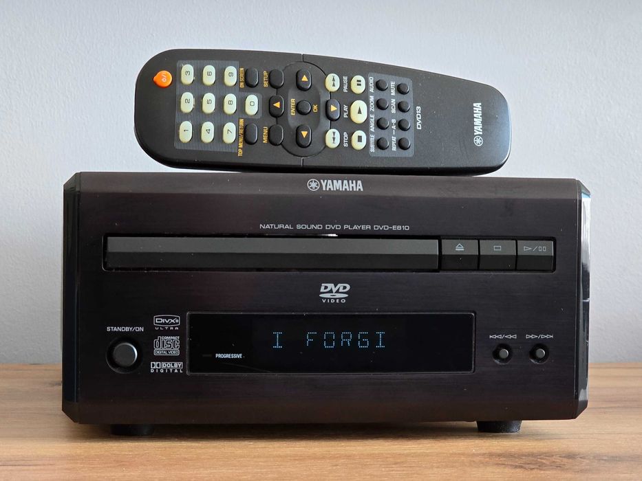 Yamaha PianoCraft DVD-E810 Odtwarzacz DVD/CD/MP3 z pilotem