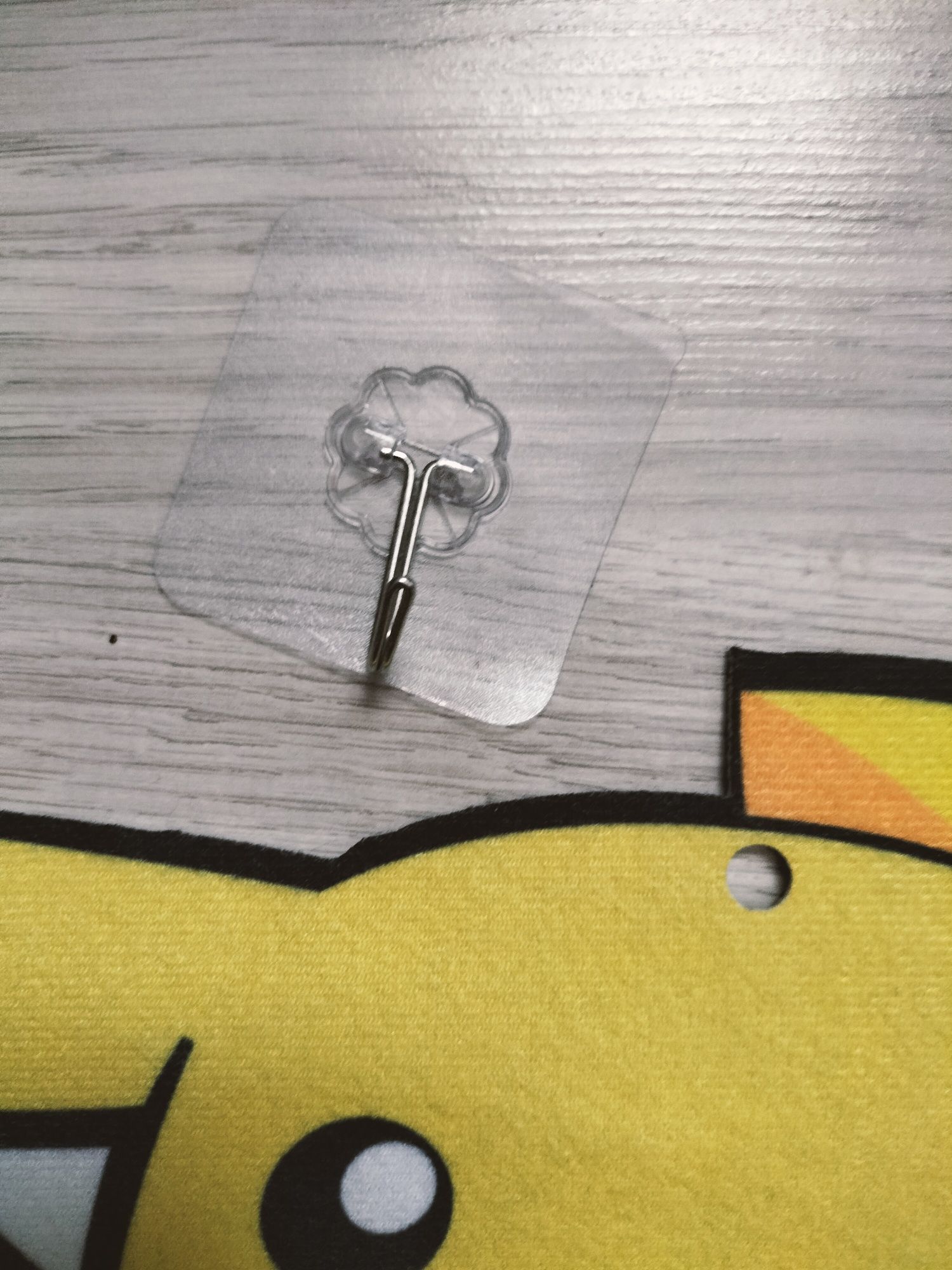Tablica w kształcie Pikachu z kulkami rzepy do rzucania
