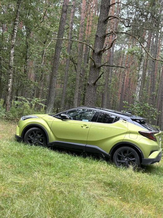 TOYOTA C-HR hybrid neon lime