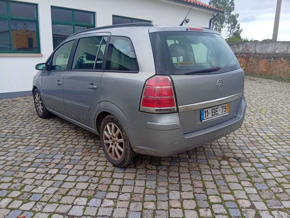Opel Zafira 1.9 CDTi – 7 Lugares – Fiável mas com uso