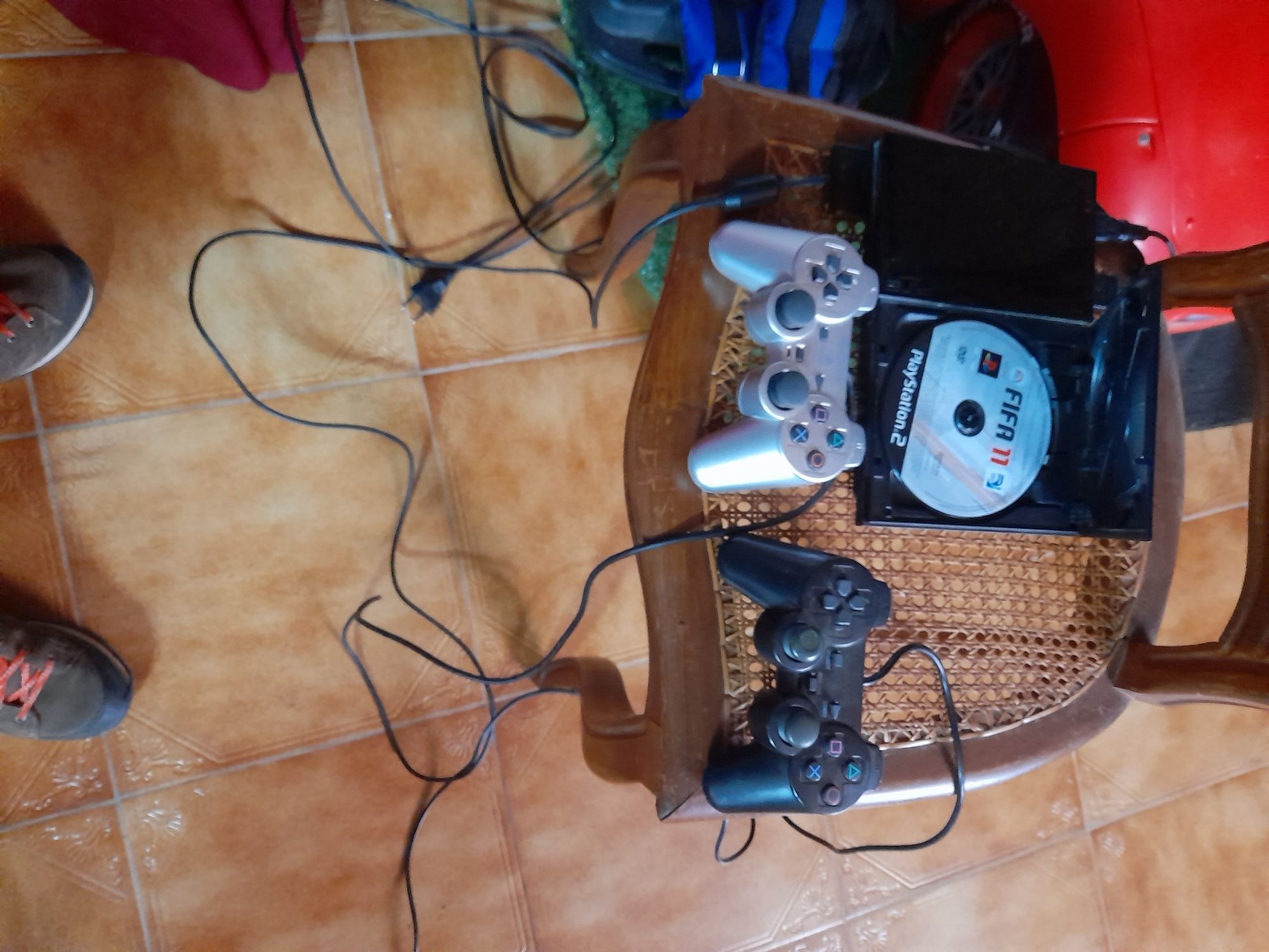 Ps2 com o jogo fifa 11