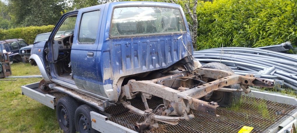 Nissan Navara D22 2.5 peças a bom preço