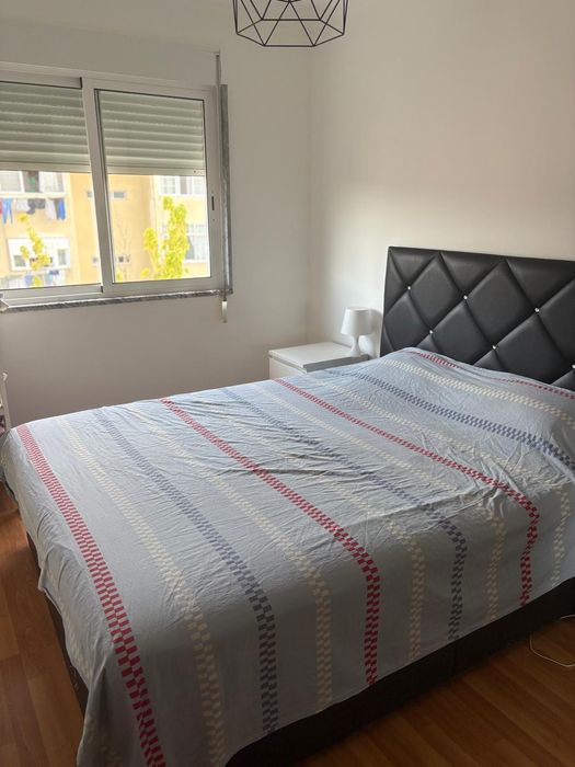 Cama sommier com estrado elevatório+ cabeçeira