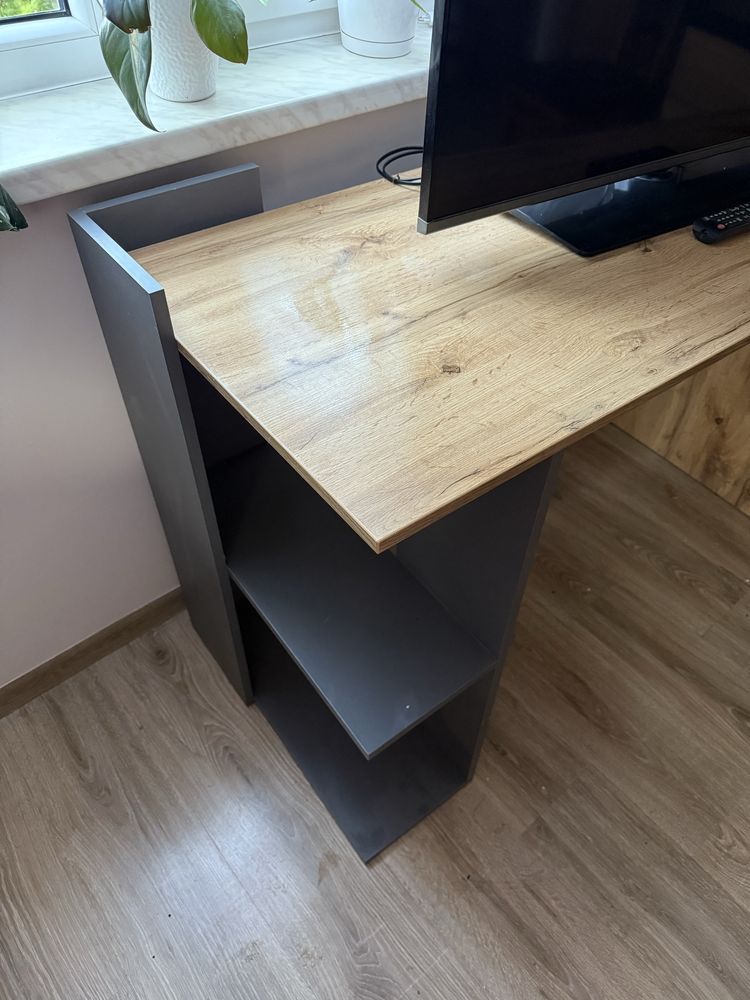 Samsung 42 cale plus biurko