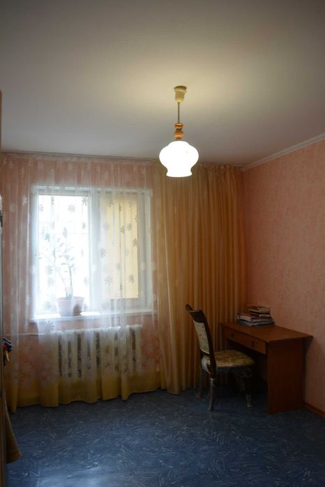 Продам капітальний будинок  у центрі села Молодіжне