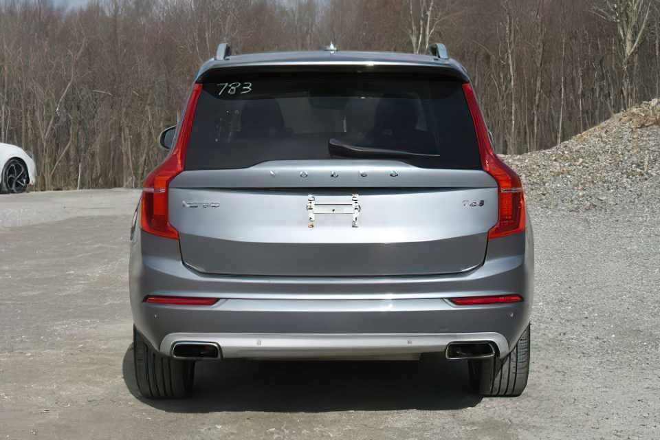 2016 Volvo XC90 T6 Momentum