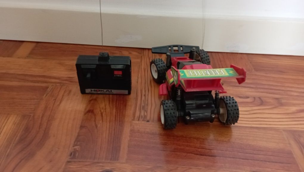 Brinquedo a pilhas carro corrida