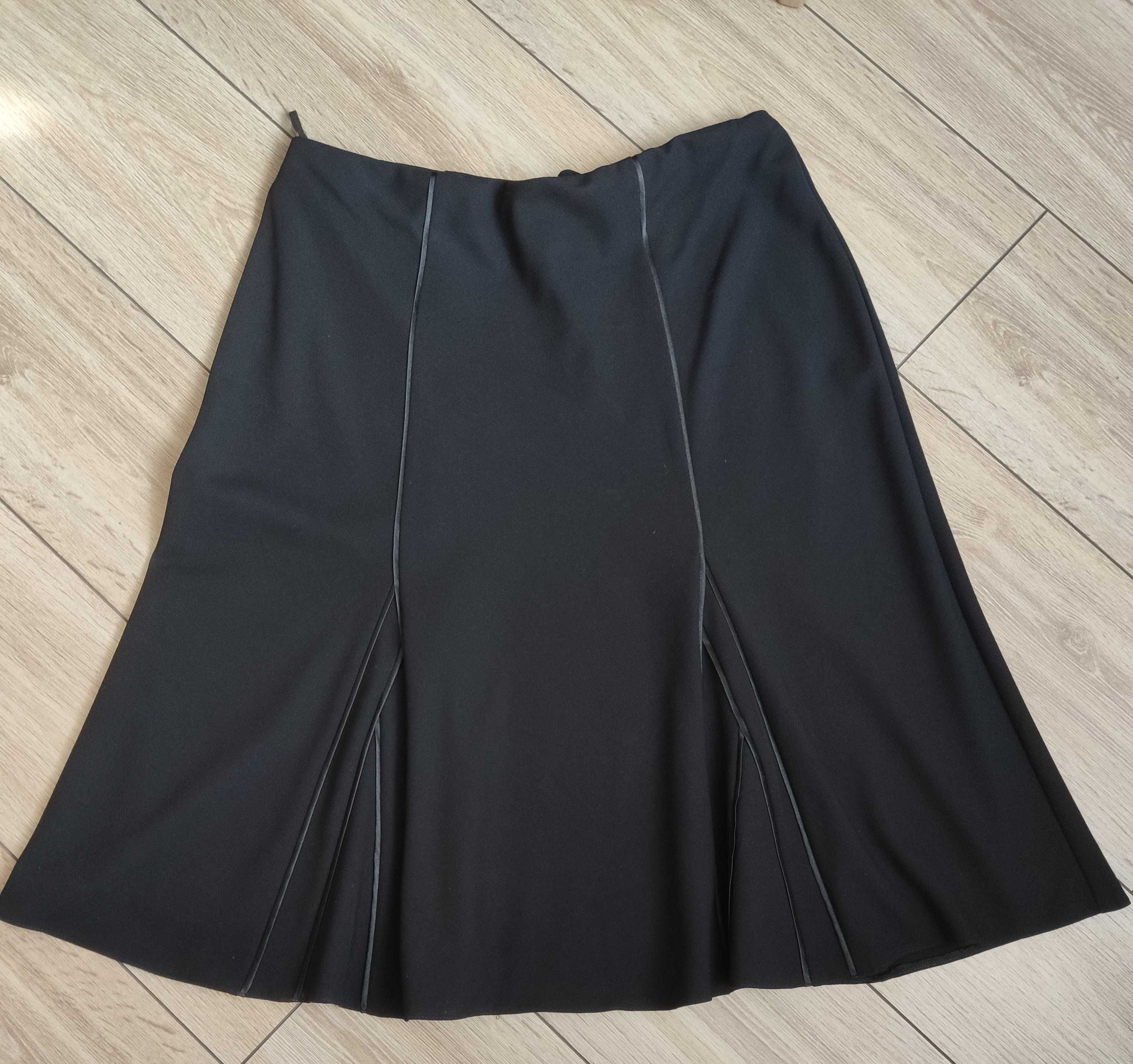 czarna spódnica Marks&Spencer 16 rozkloszowana ,piękna z podszewką