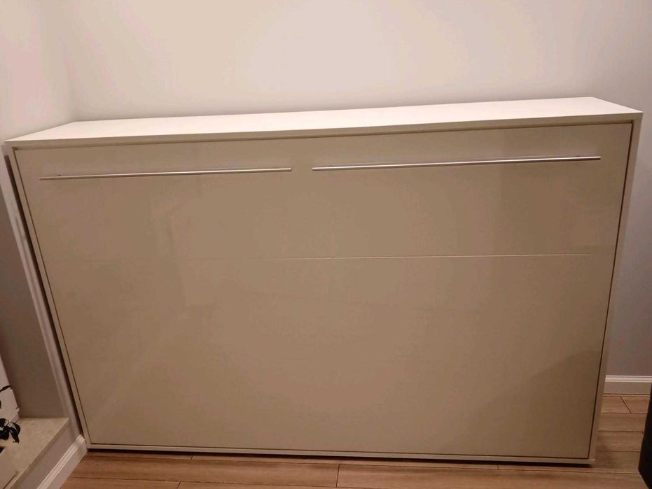 Łóżko chowane w szafie