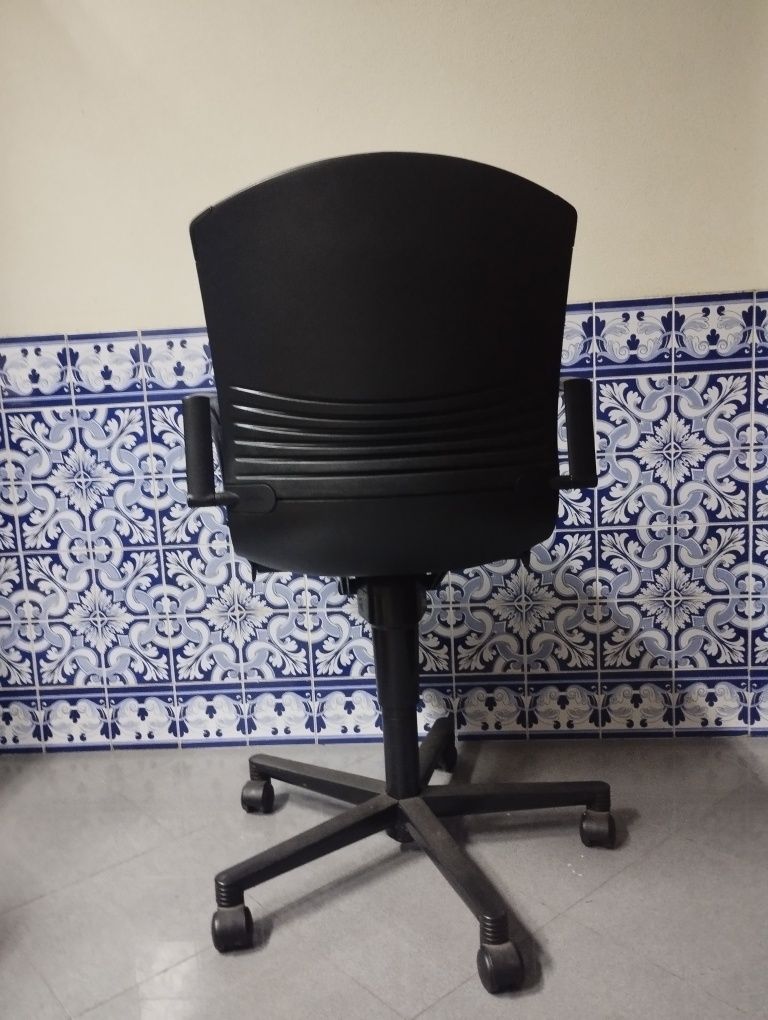 Cadeira de escritório cinza