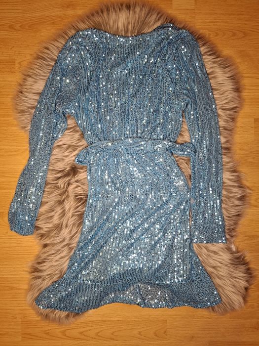 Cekinowa sukienka uni impreza okazja