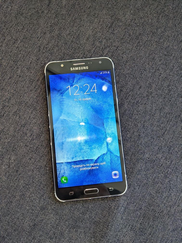 Продам телефон Samsung j7