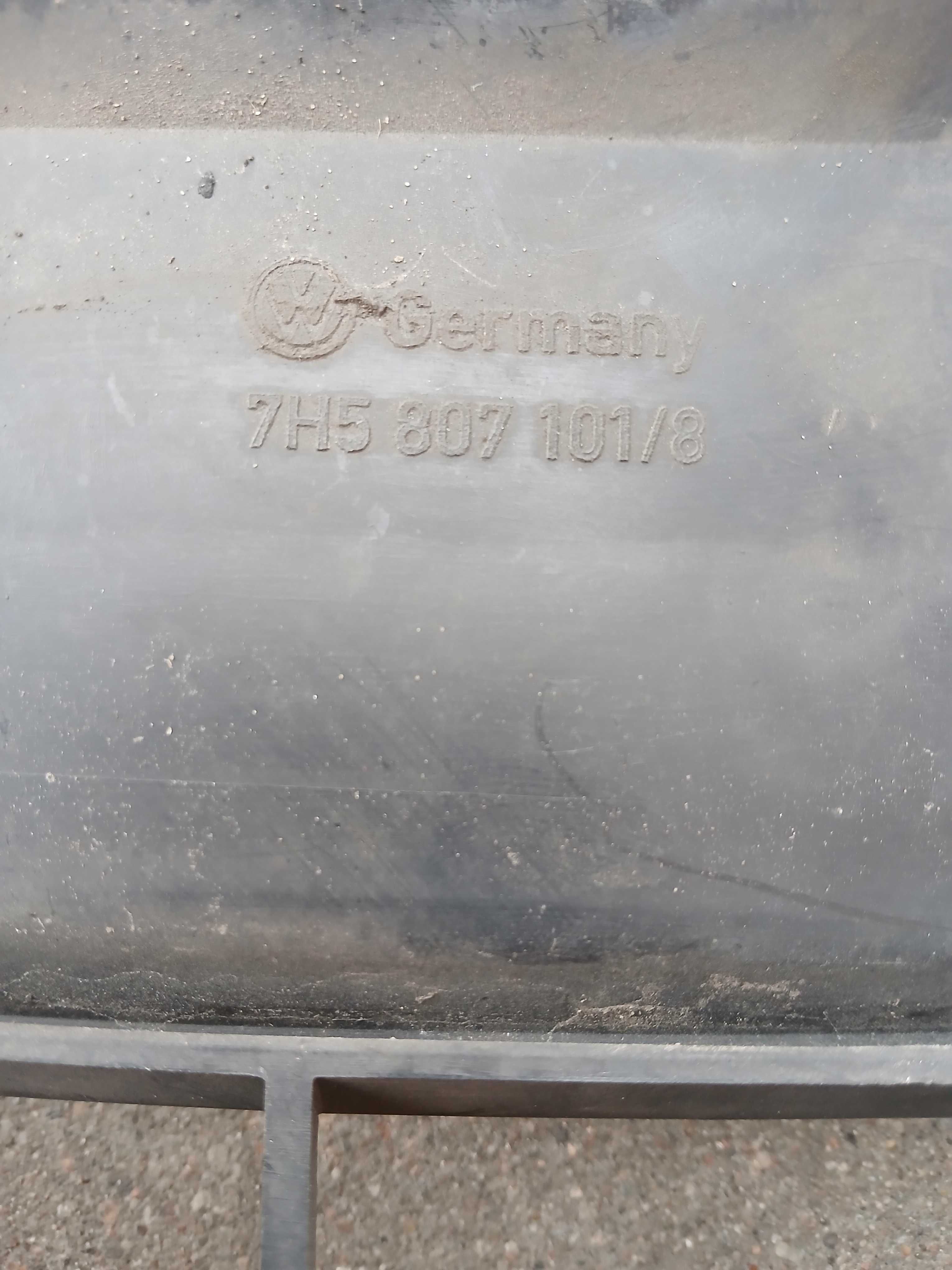 Grill VW Transporter T5 Caravelle  7H5 atrapa