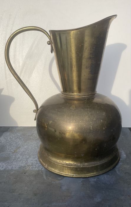 Komplet trzech dzbanów mosierznych