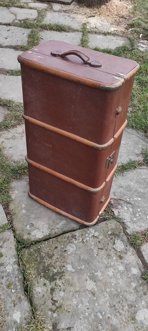 Piękna stara walizka, czysta