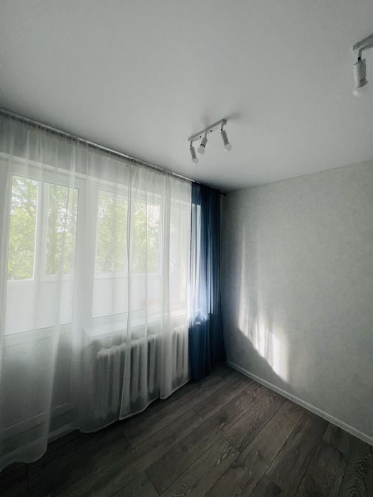 3 кімнатна квартира ДНС біля базара