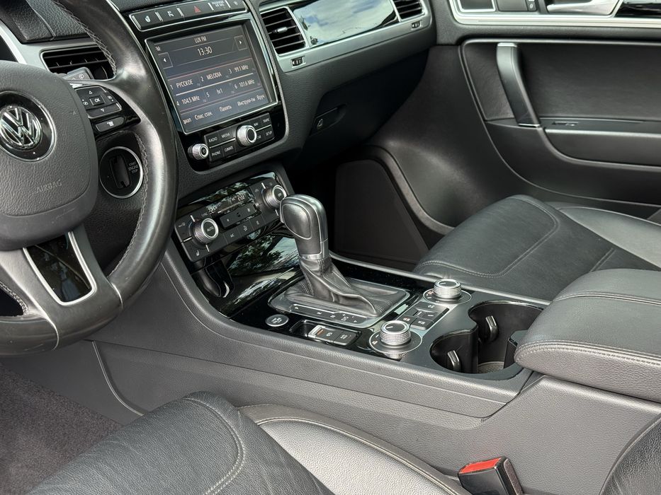 Volkswagen Touareg 2016 год, пневмо, целый, топ комплектация!
