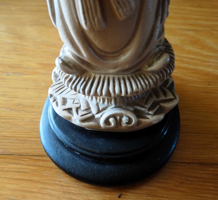 Escultura chinesa vintage em resina