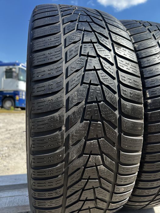 Шини 235/45/20 Hankook ; Пара Зима ; Резина R20 ; Склад