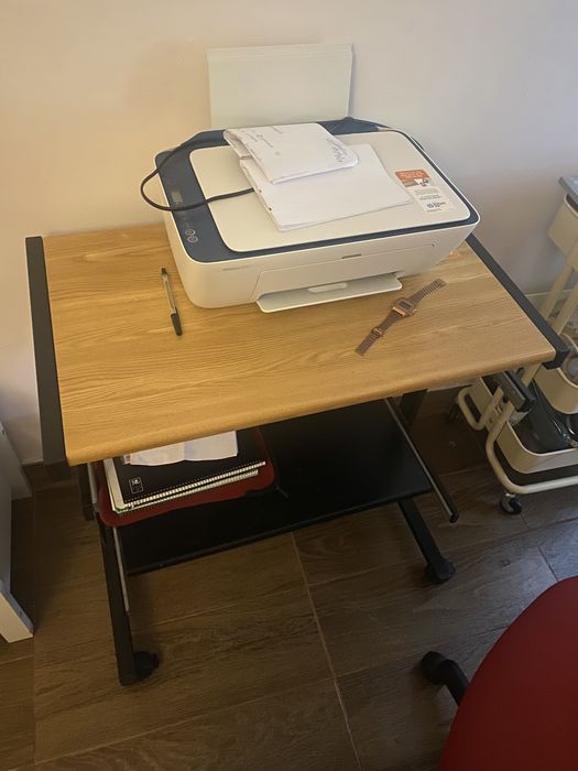 Secretária Pequena Com Arrumações