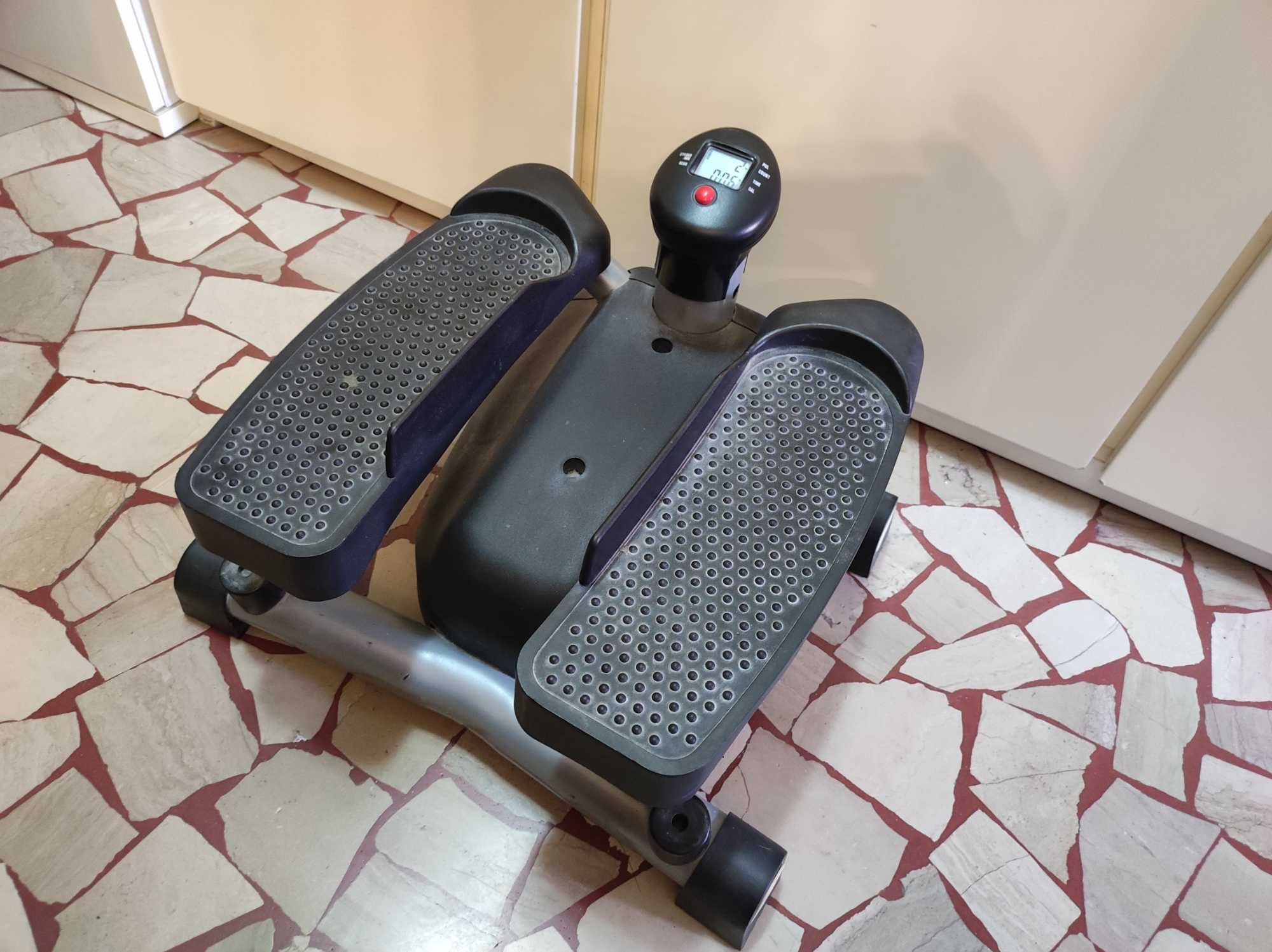 тренажер поворотный для ног степпер с ручкой Fit-Step