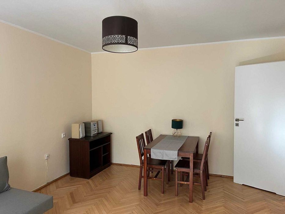 Przestronne 2 pokojowe mieszkanie w doskonałej lokalizacji.