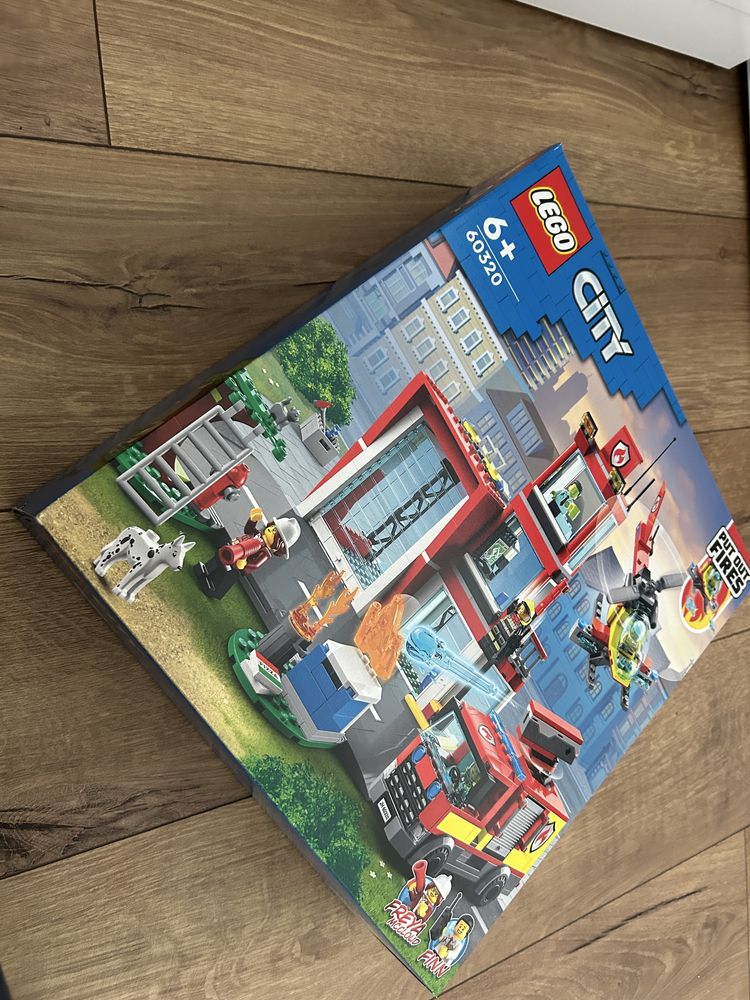 LEGO 60320 City - Remiza strażacka