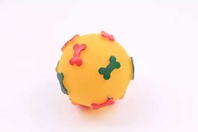 CHICO Zabawka dla psa piłka w kostki 6 cm żółta