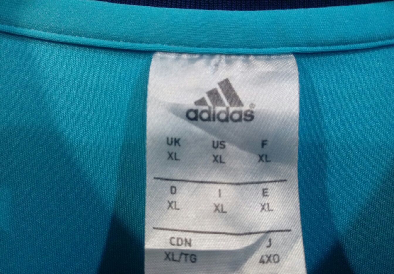 Оригинал как новая легкая спортивная футболка Adidas