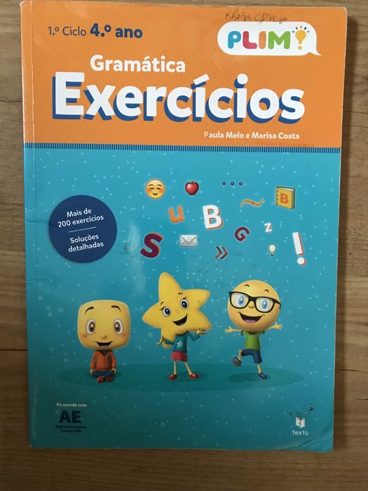 Livros de fichas e manuais escolares