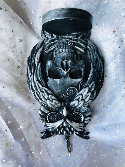 Sowa z czaszką - gipsowy świecznik