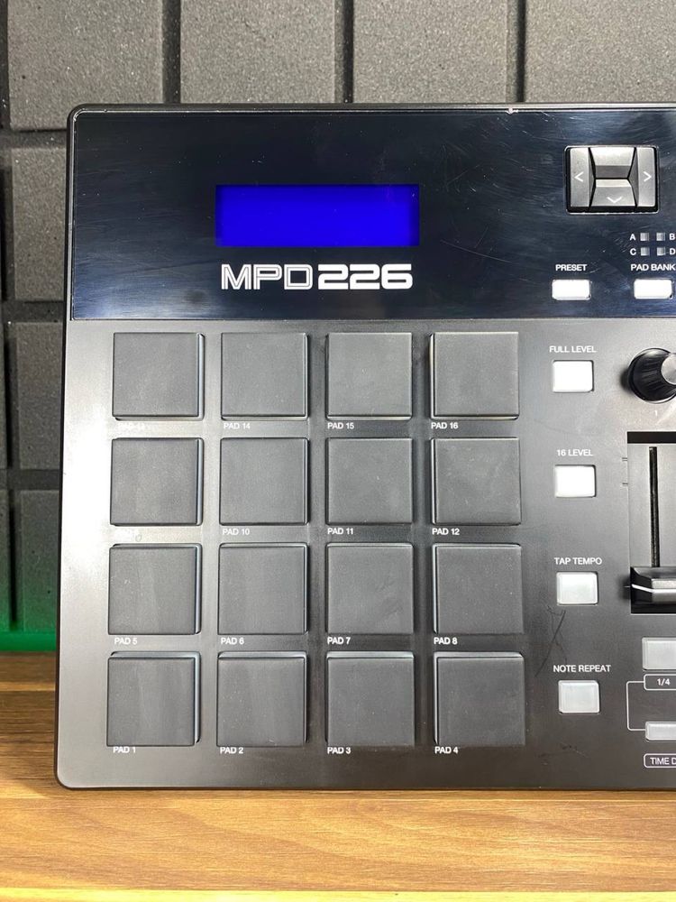 Akai MPD226 Контролер