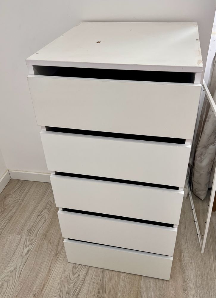 Cómoda com 5 Gavetas