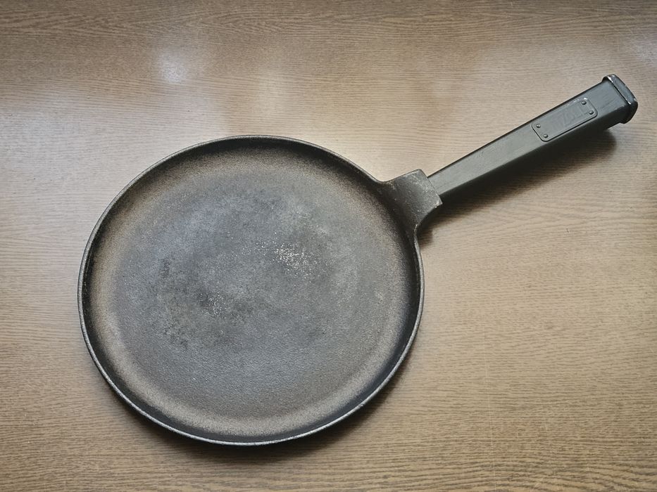 Patelnia żeliwna do naleśników brizoll 22cm