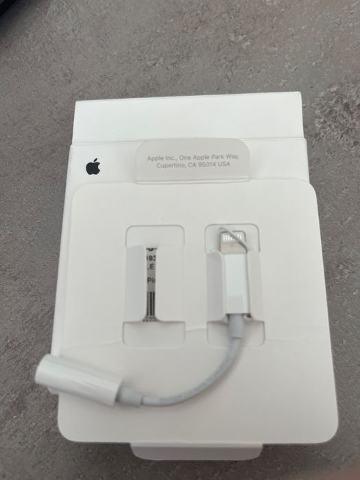 Adaptador APPLE Lightning para Jack 3,5 mm