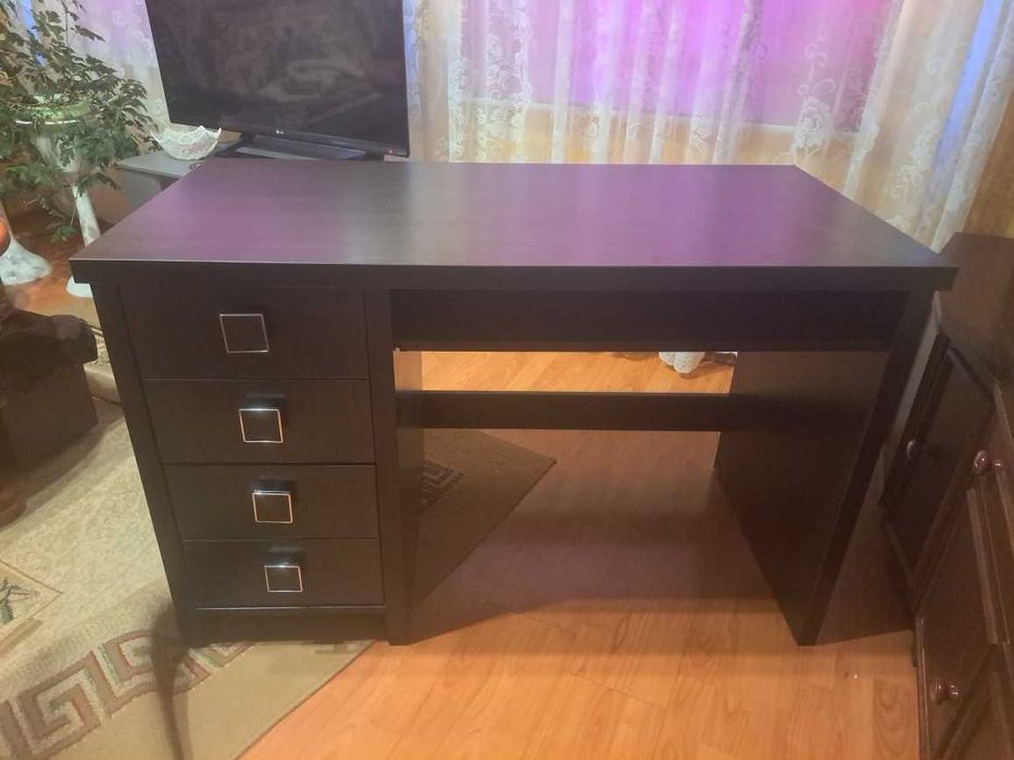 Brązowe Biurko Komputerowe (UŻYWANE)