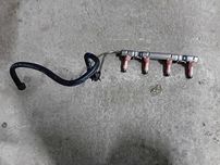 Listwa wtryskowa wtryski 1.5 hybryda toyota yaris Iii 14r