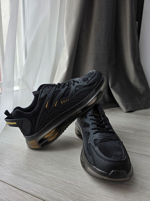 Чоловічі кросівки 44 розмір