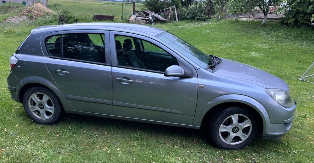 Opel Astra H srebrny