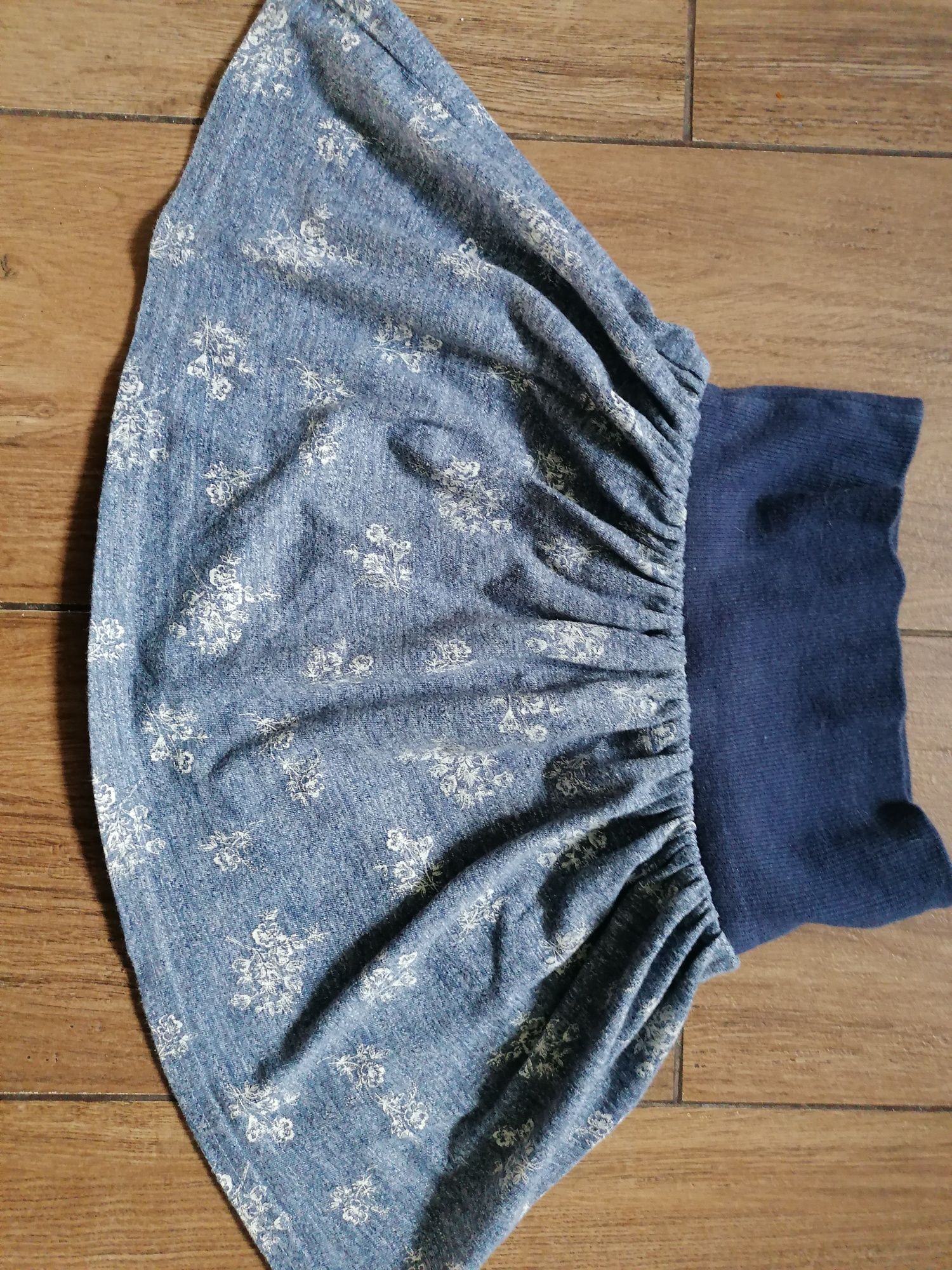 Spódnica 110 kolor jeansowy w kwiatki wiek 4-5 lat
