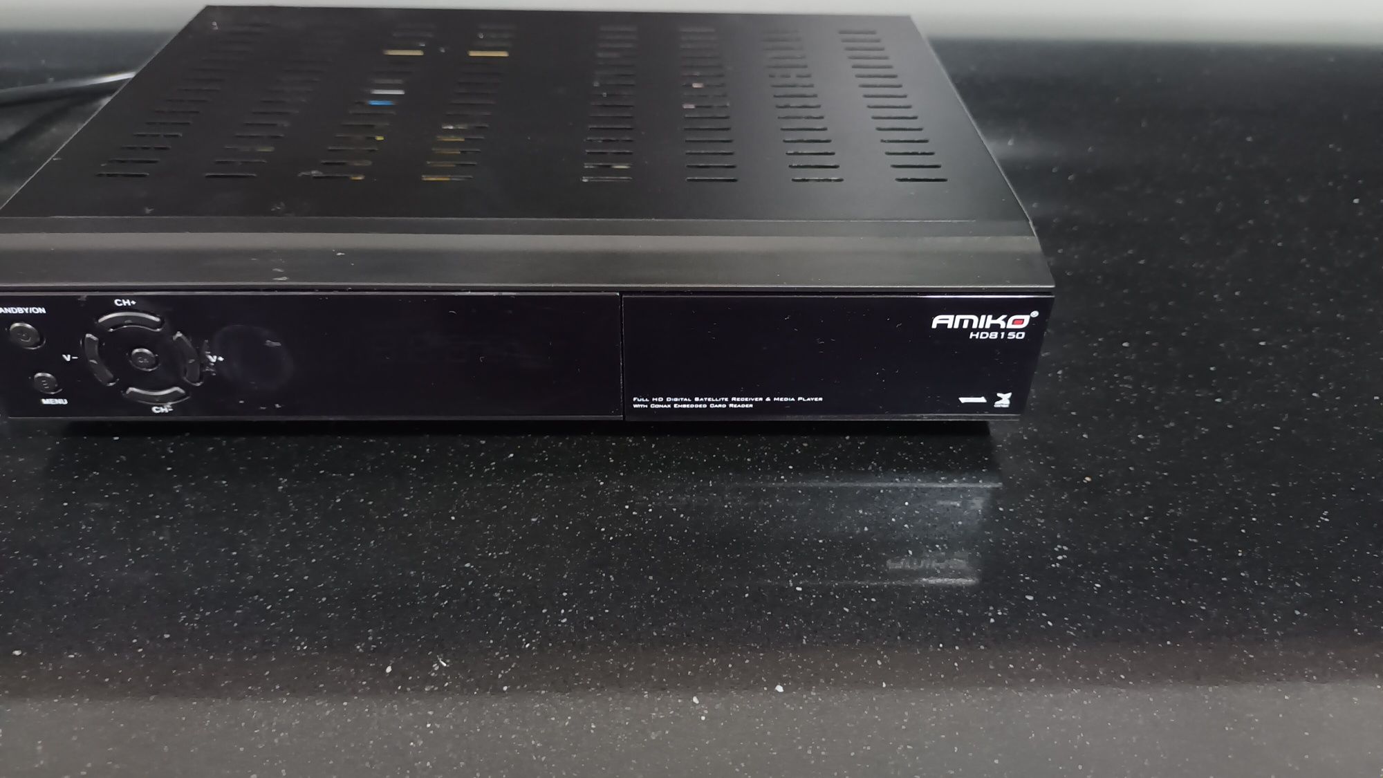 Vendo box amiko como nova e com comando