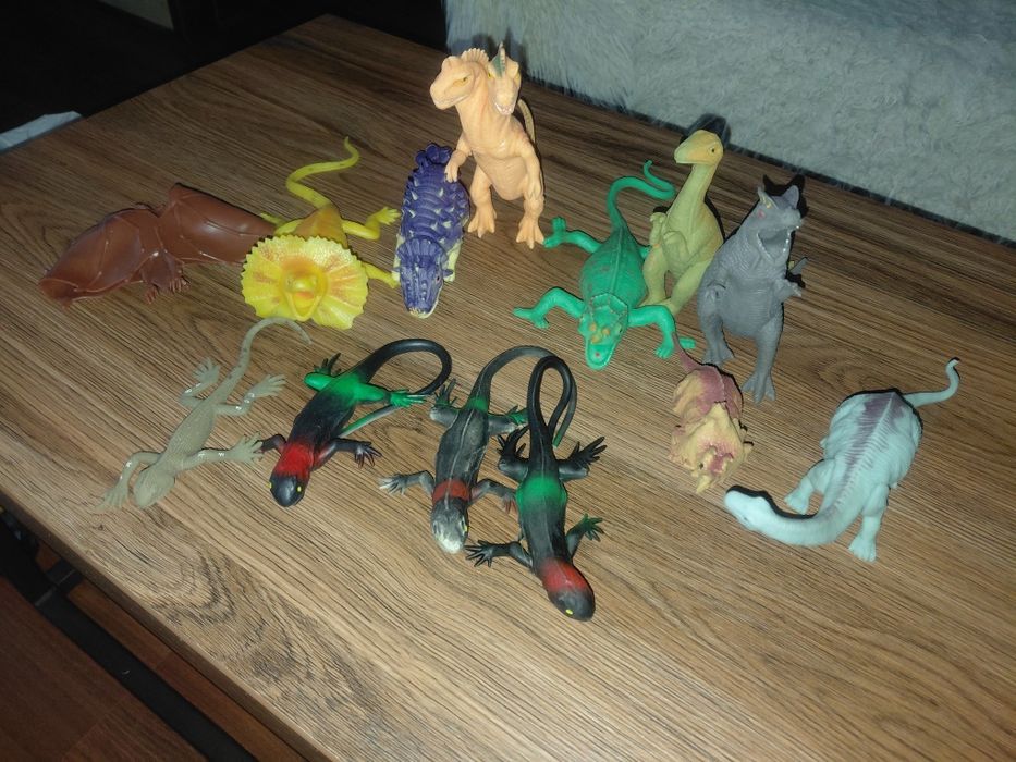 Резинові змії, динозаври, птиці, звіри, попіт
