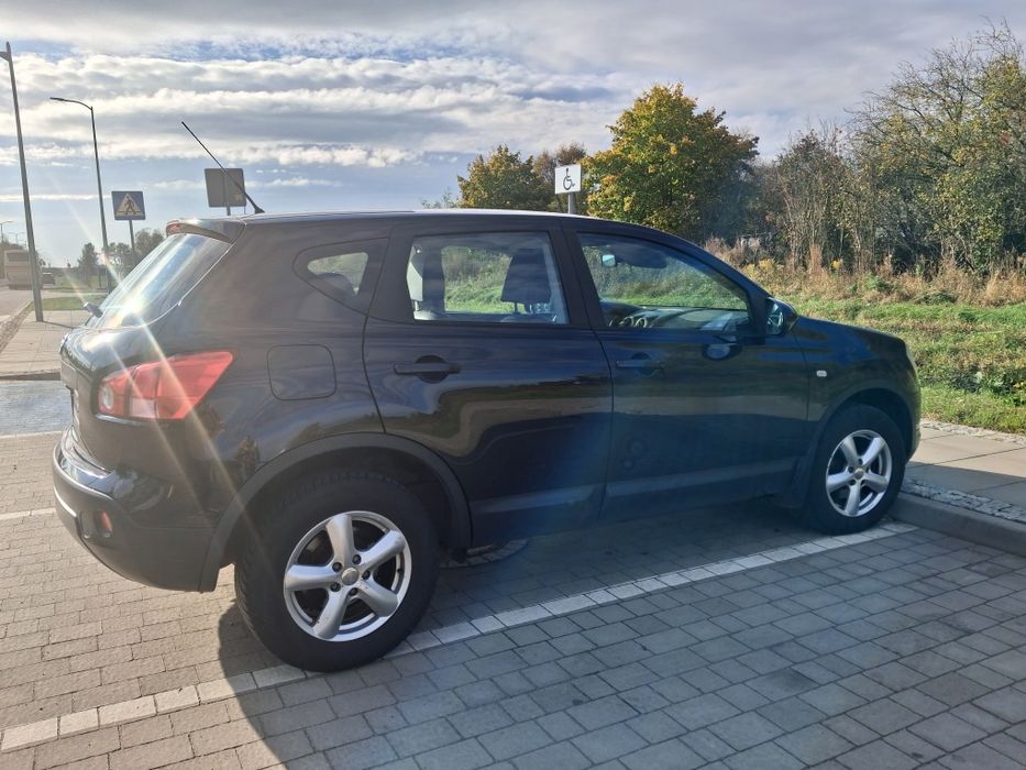Nissan Qashqai 1.6 kolor czarny metalik