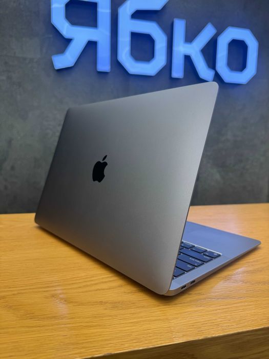 Вживаний MacBook Air 13 M1, Space Gray, 8GB / 256GB (MGN63, 2020)