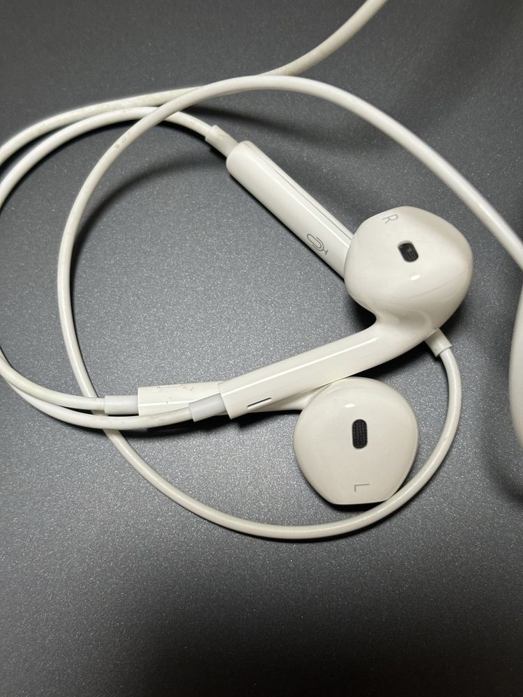 Навушники Apple EarPods with Lightning Connector (MMTN2)