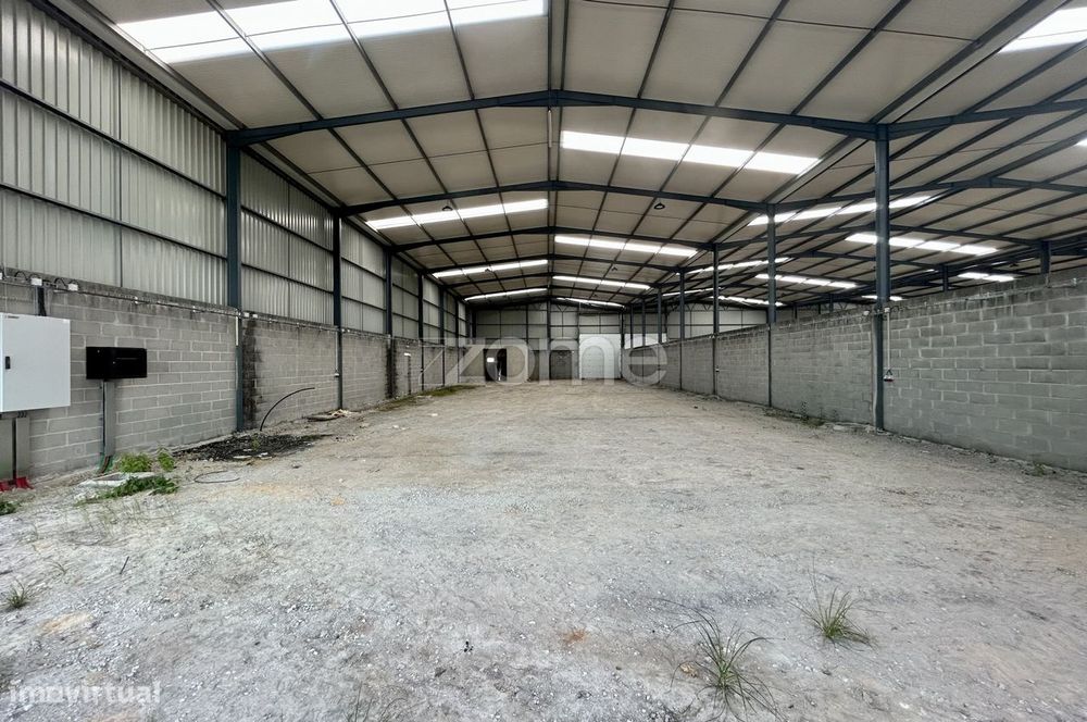 Armazém com 2.700m2 na Zona Industrial da Palhaça, Aveiro